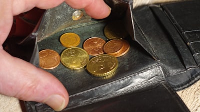 固定費を3つ見直すだけで年間20〜30万円浮く・会社員の生活コスト最適化入門