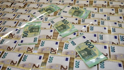 毎月貯金しているのにお金が増えない・その原因は収入でも意志力でもなかった