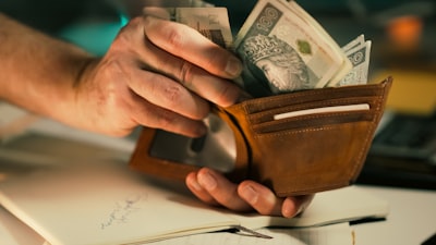 【お金の基本⑦】生活防衛資金の正しい作り方・いくら必要でどこに置くべきか