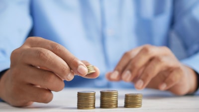 固定費5項目を見直したら年間12万円浮いた。会社員が2026年にやるべき節約の順番
