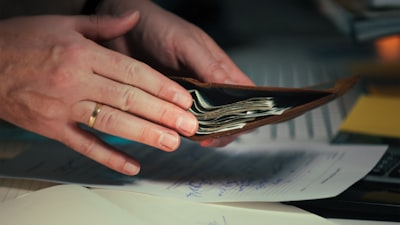 年収の壁が178万円になった2026年。パートで働く配偶者がいる会社員の手取りが変わる仕組みを試算した